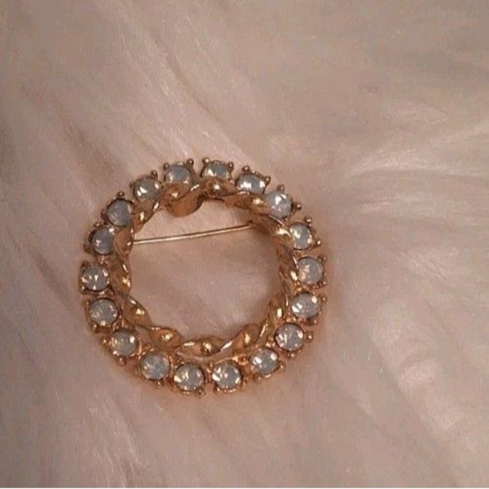 VINTAGE SIGNED GERRY'S Opalene Glass Opal Circle Pin Brooch Opalescent